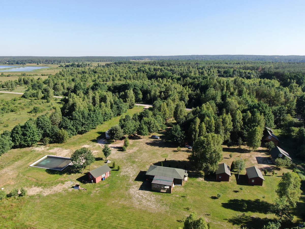 Teren wokół domków